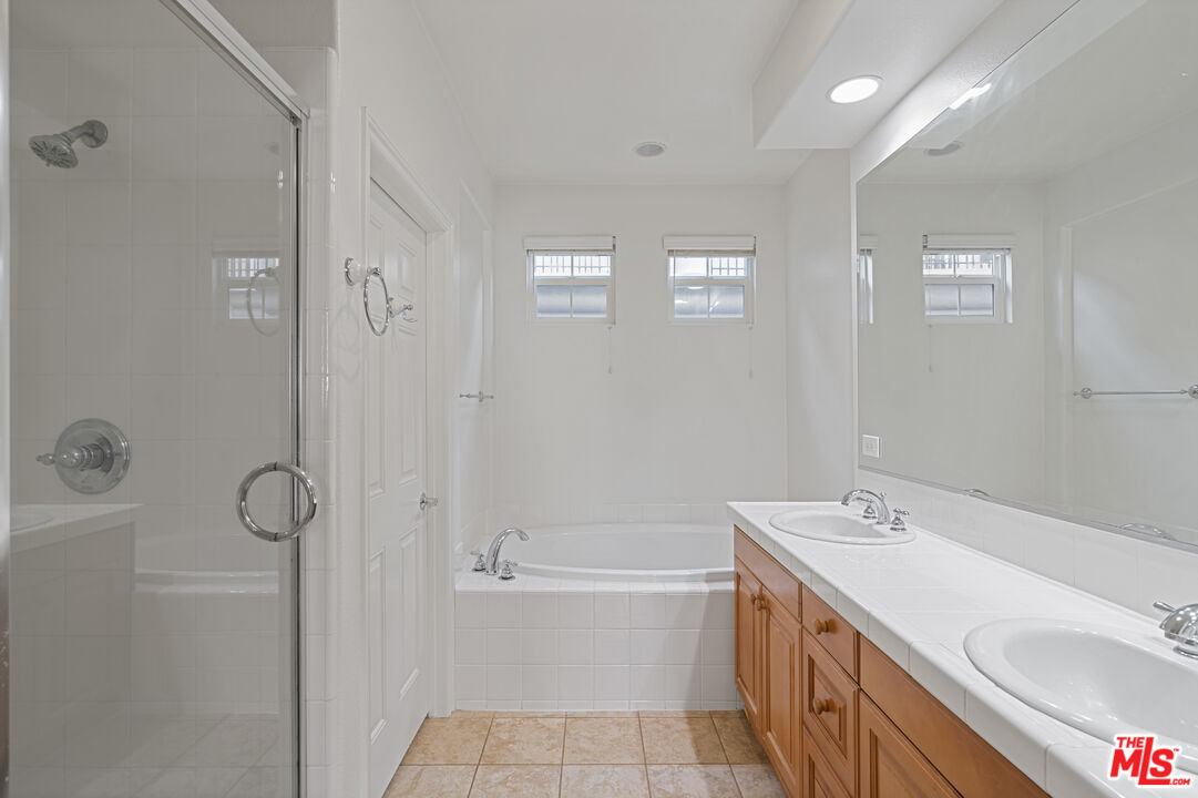 7101 PLAYA VISTA DR Unit: 204