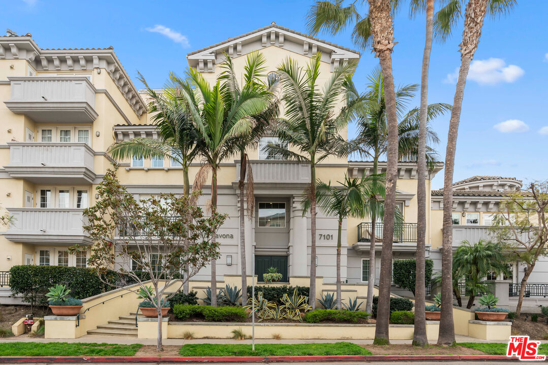 7101 PLAYA VISTA DR Unit: 204