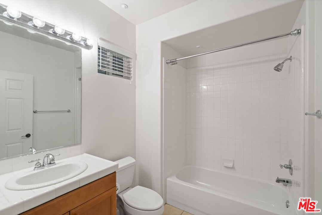 7101 PLAYA VISTA DR Unit: 204