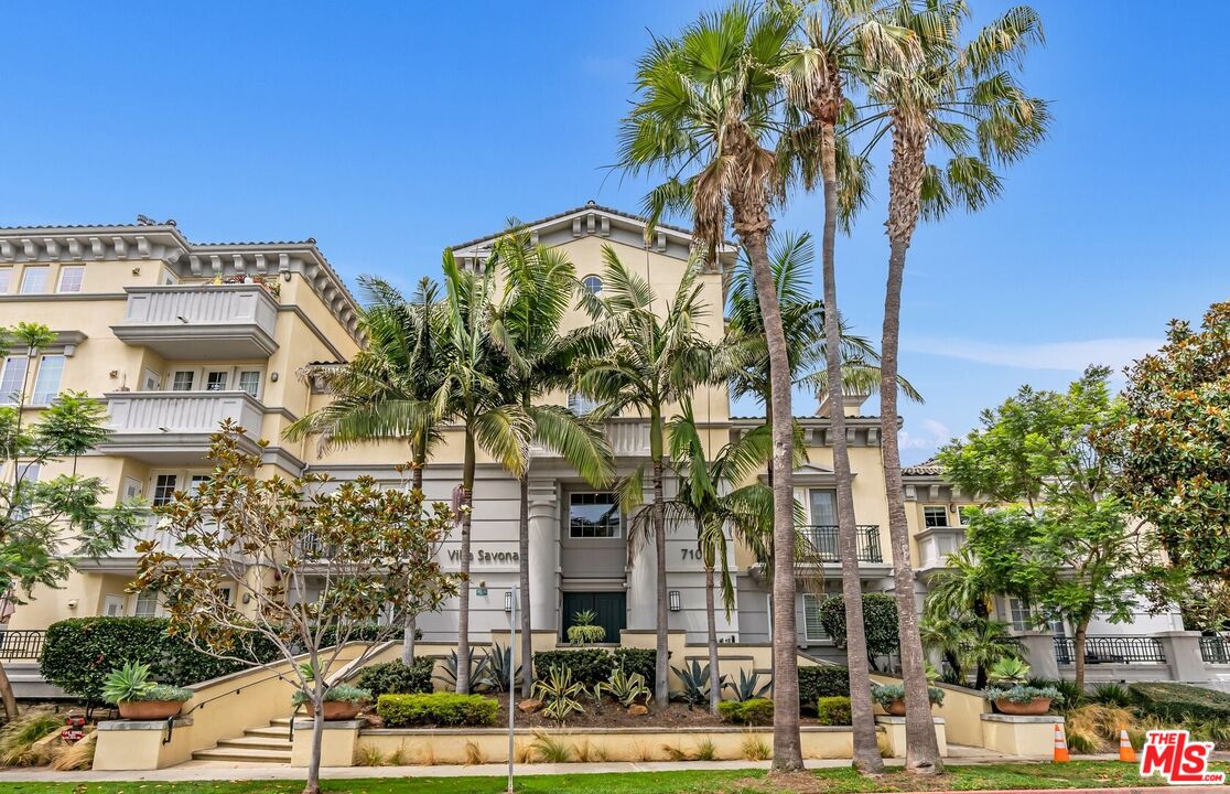 7101 Playa Vista Dr Unit: 205