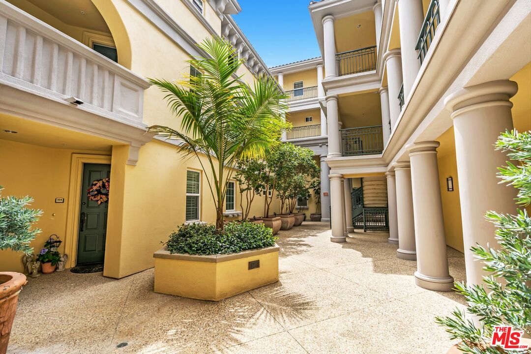 7101 Playa Vista Dr Unit: 205