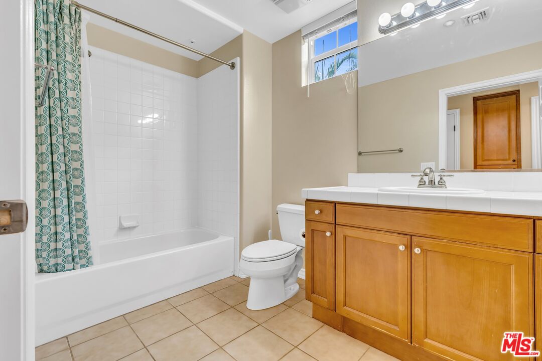 7101 Playa Vista Dr Unit: 205