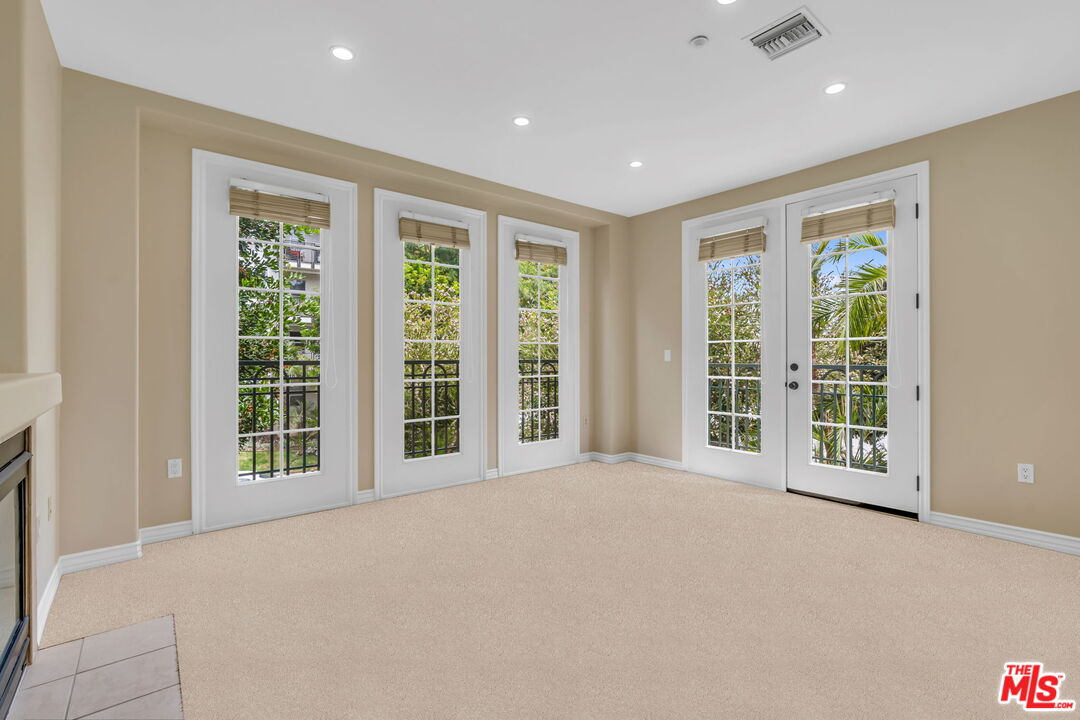 7101 Playa Vista Dr Unit: 205