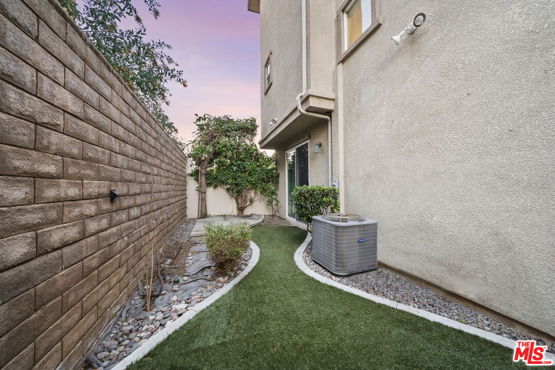 1503 Mission Ln