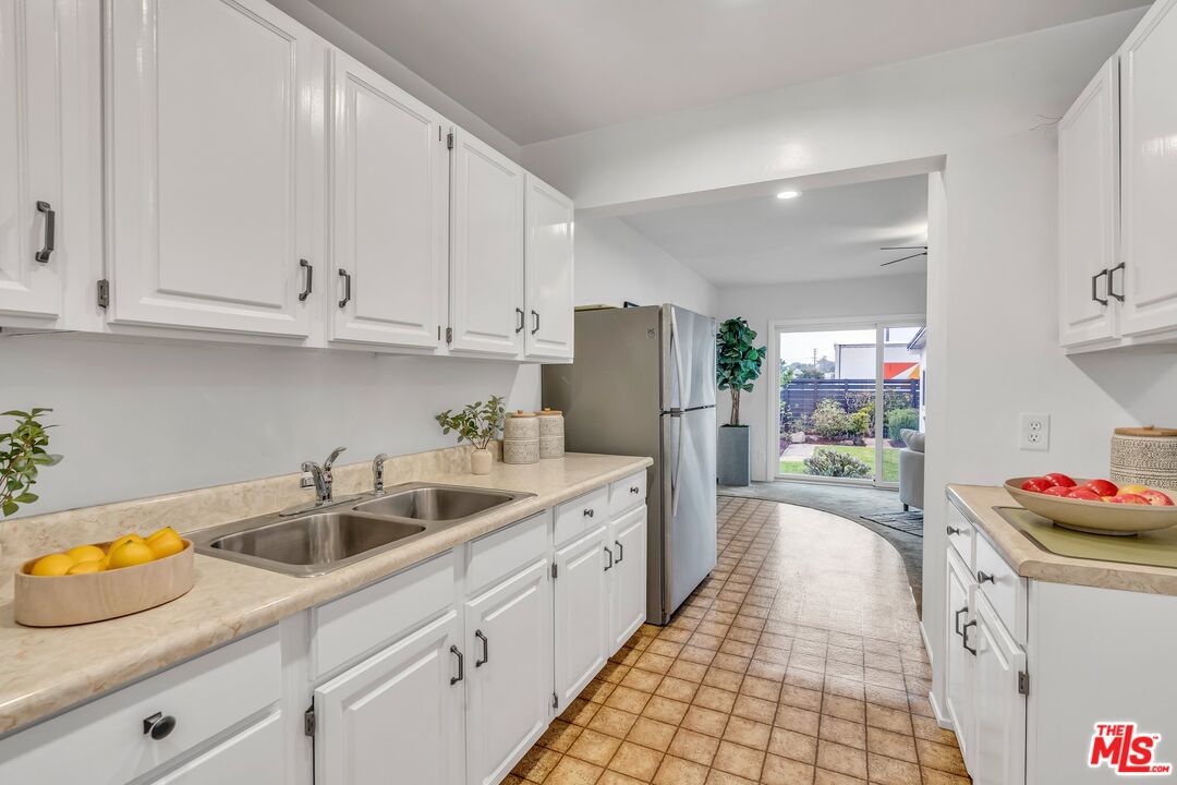 8325 Barnsley Ave