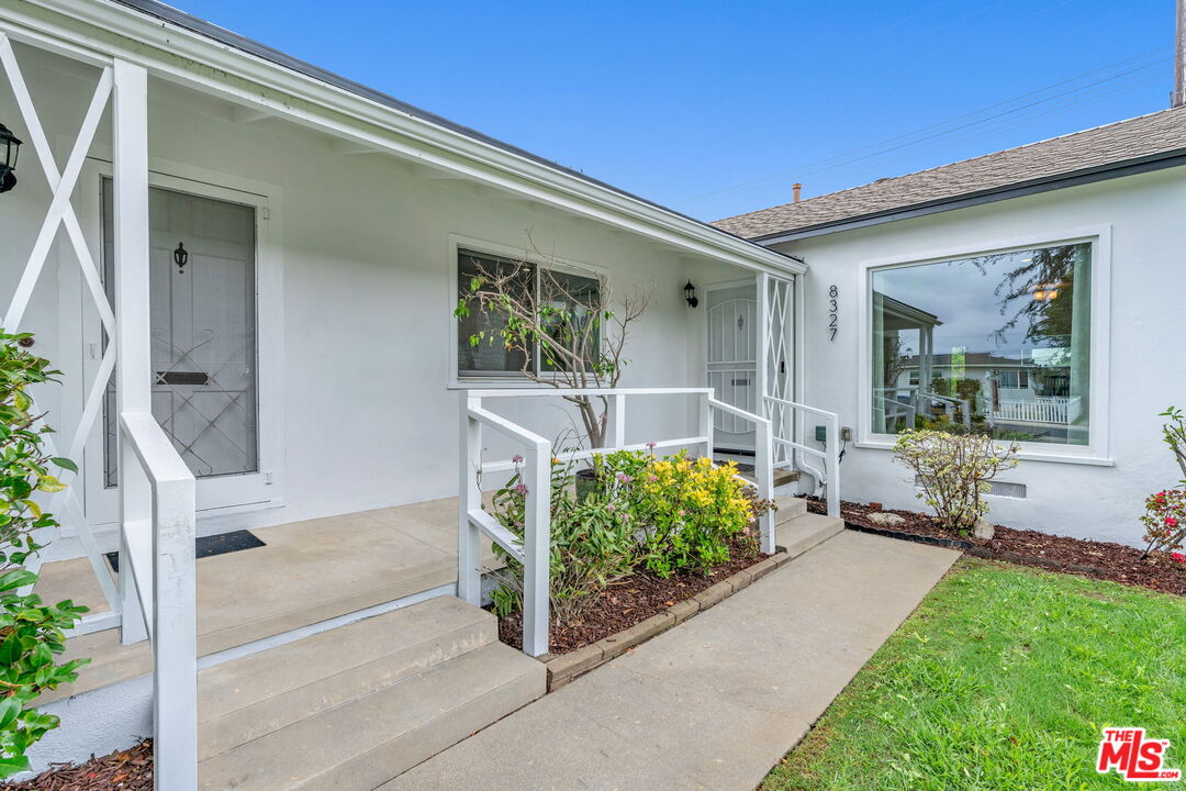 8325 Barnsley Ave