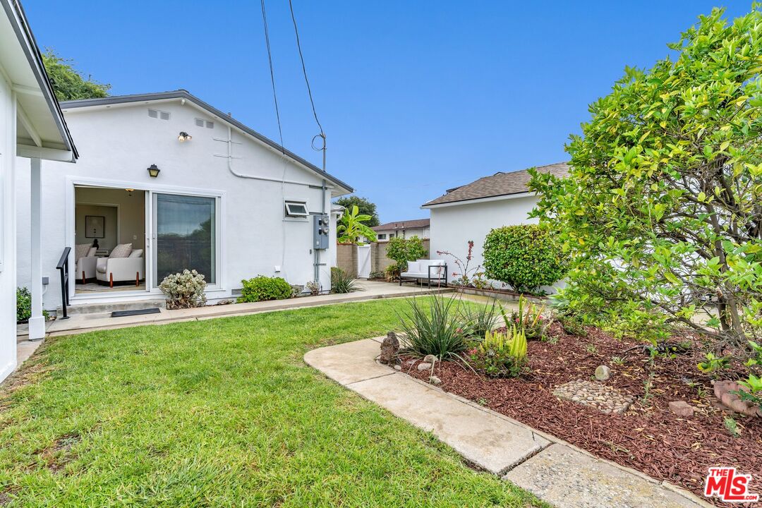 8325 Barnsley Ave