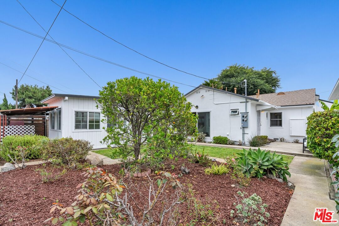 8325 Barnsley Ave