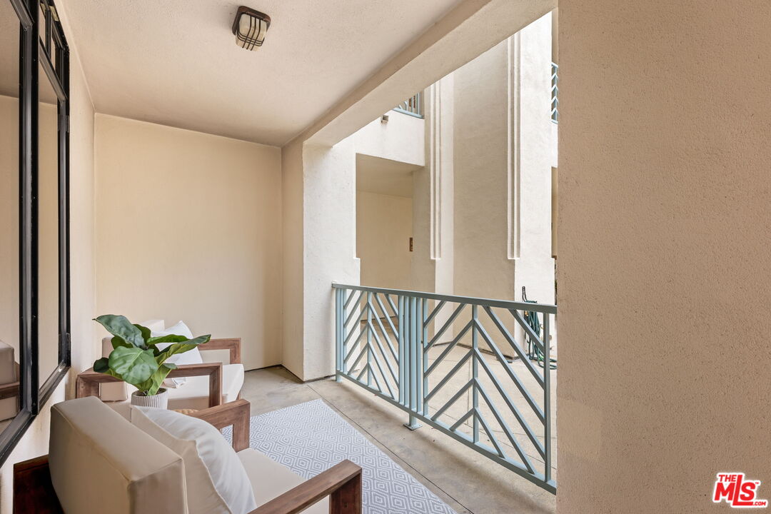 5625 Crescent Park West Unit: 110
