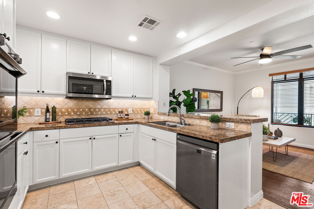 5625 Crescent Park West Unit: 110