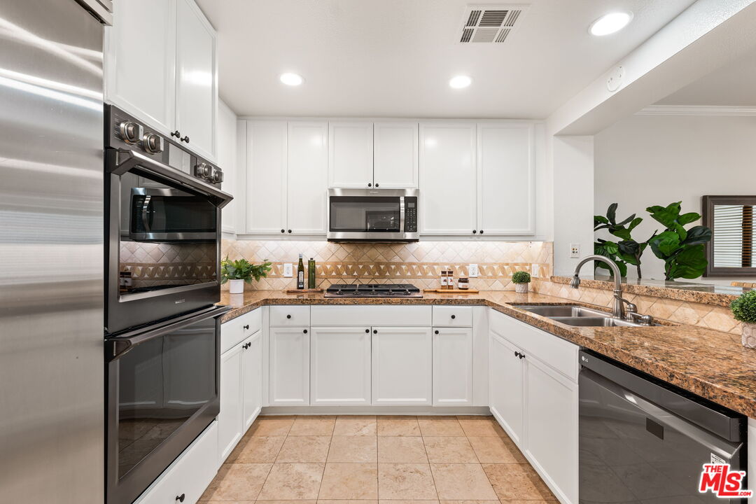 5625 Crescent Park West Unit: 110