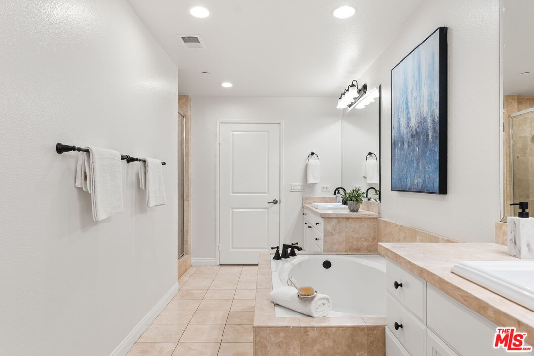 5625 Crescent Park West Unit: 110