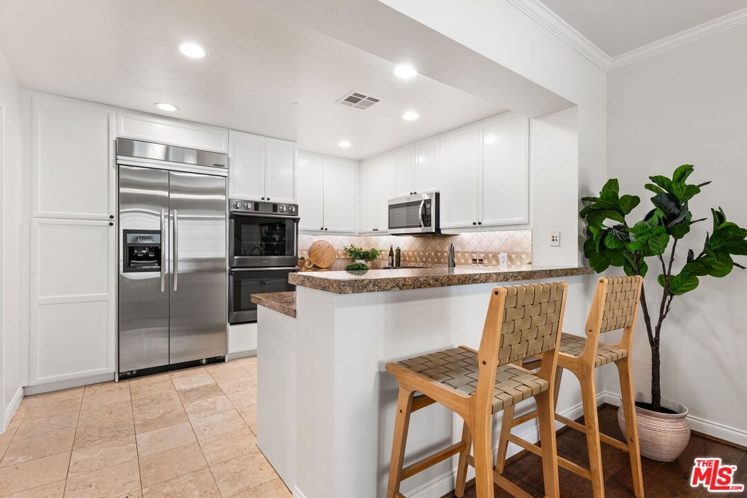 5625 Crescent Park West Unit: 110