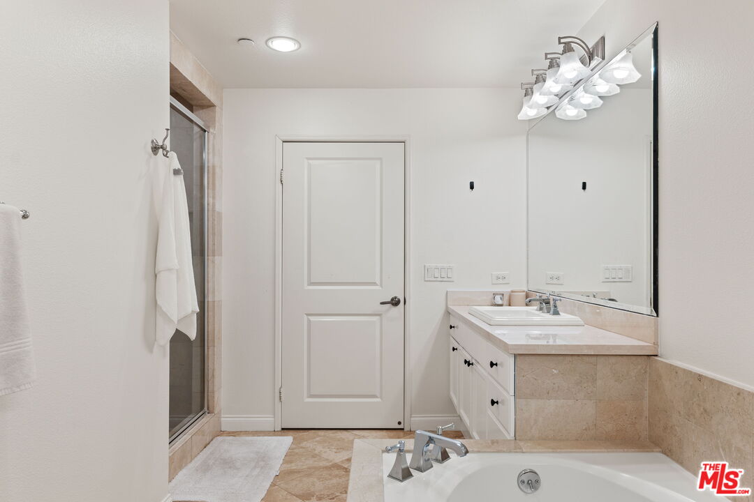 5625 Crescent Park West Unit: 207