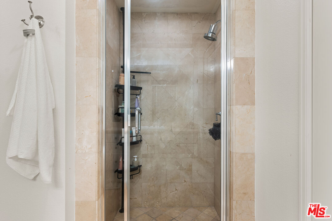5625 Crescent Park West Unit: 207
