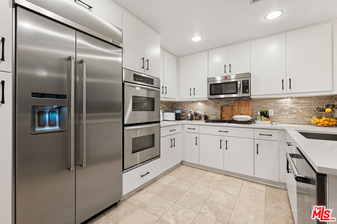 5625 Crescent Park West Unit: 207