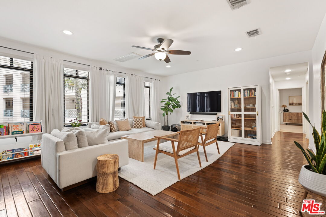 5625 Crescent Park West Unit: 207