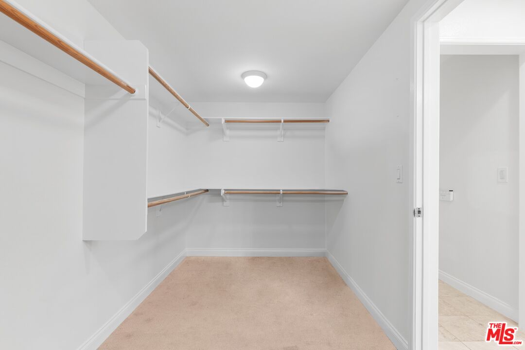 5625 Crescent Park West Unit: 207