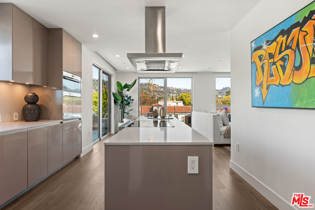 728 N Sweetzer Ave Unit: 401