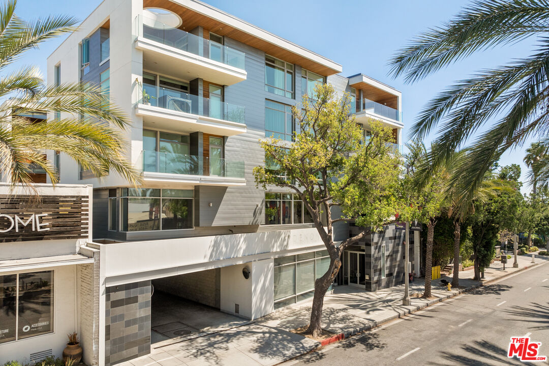 482 S Arroyo Pkwy Unit: 306