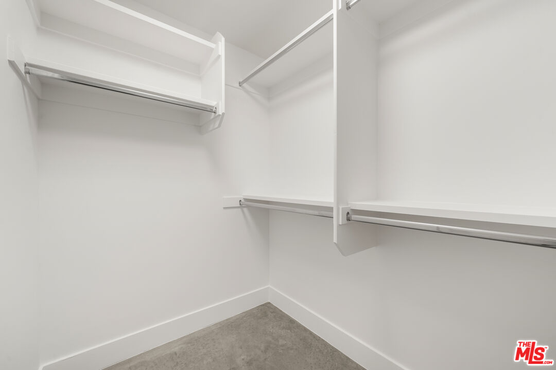 482 S Arroyo Pkwy Unit: 306