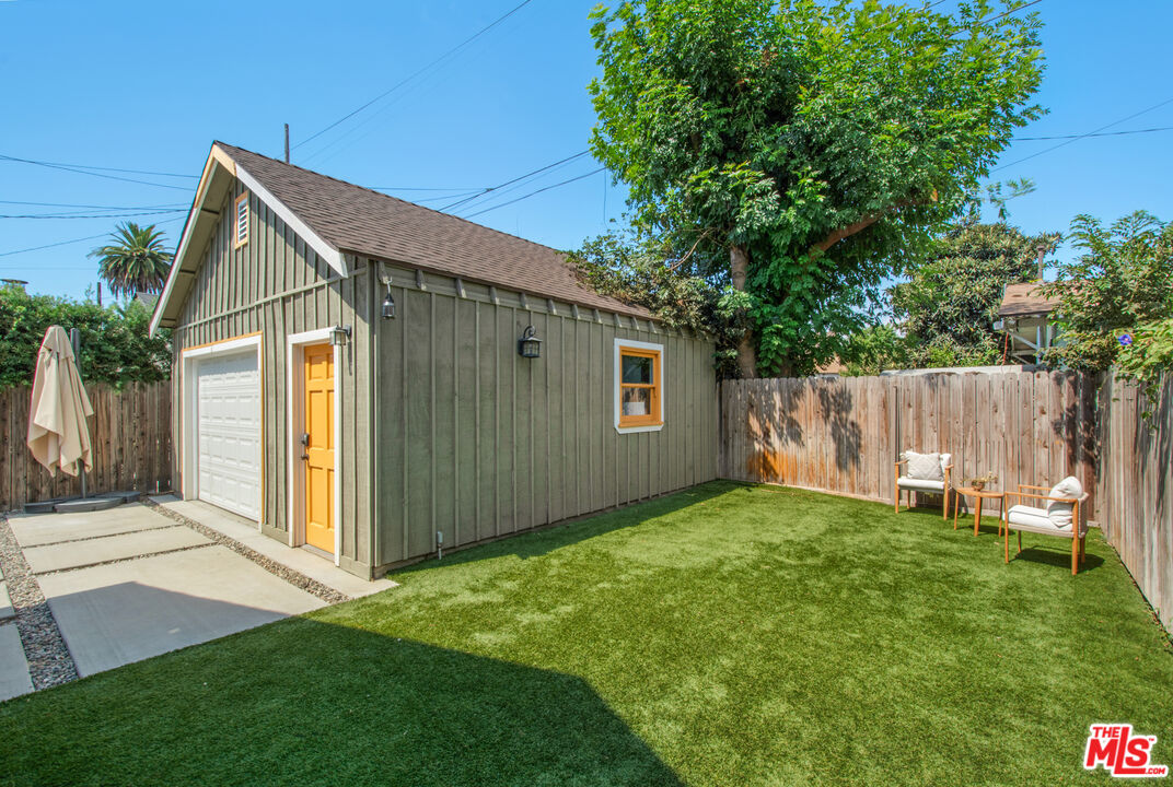 2347 W 29th Pl