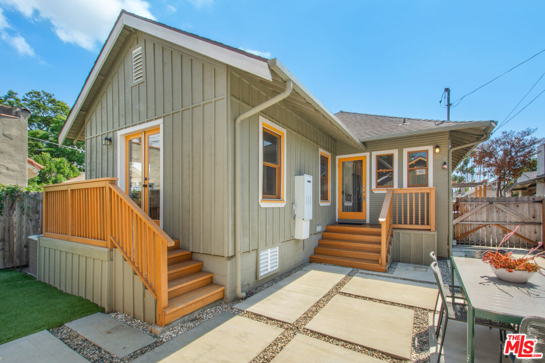 2347 W 29th Pl