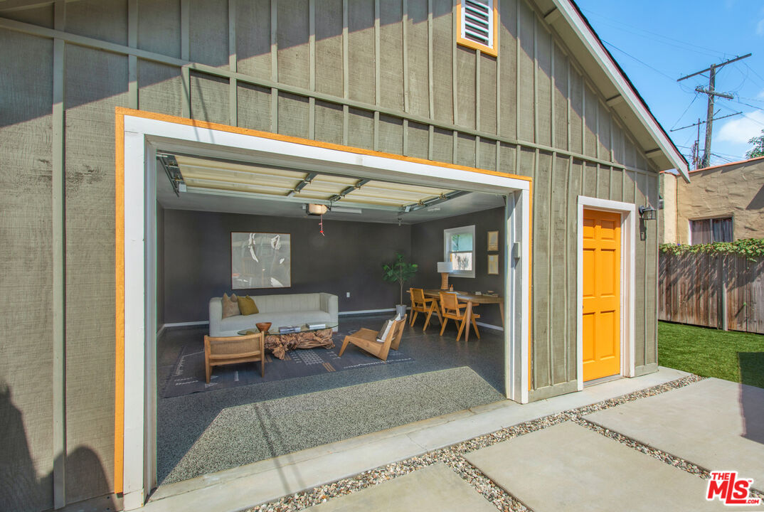 2347 W 29th Pl