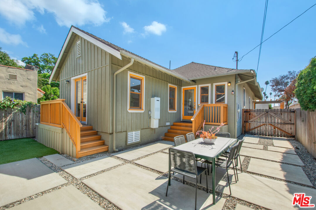 2347 W 29th Pl