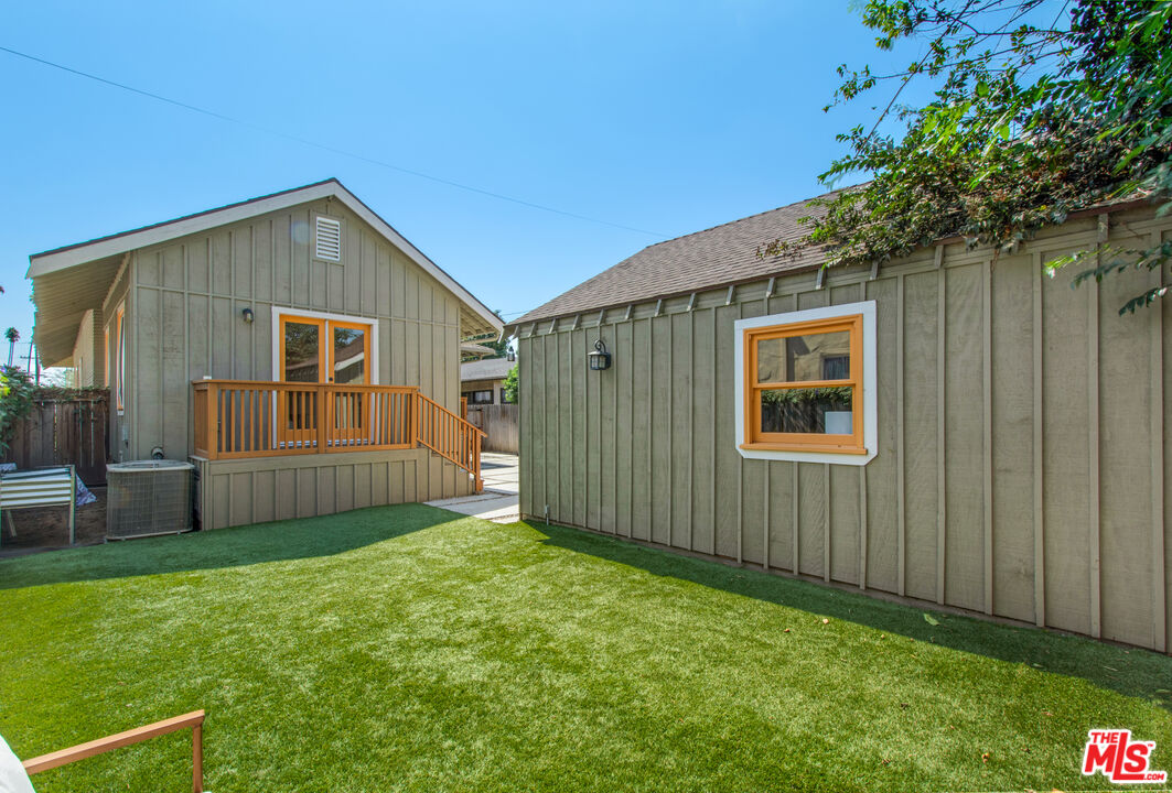 2347 W 29th Pl
