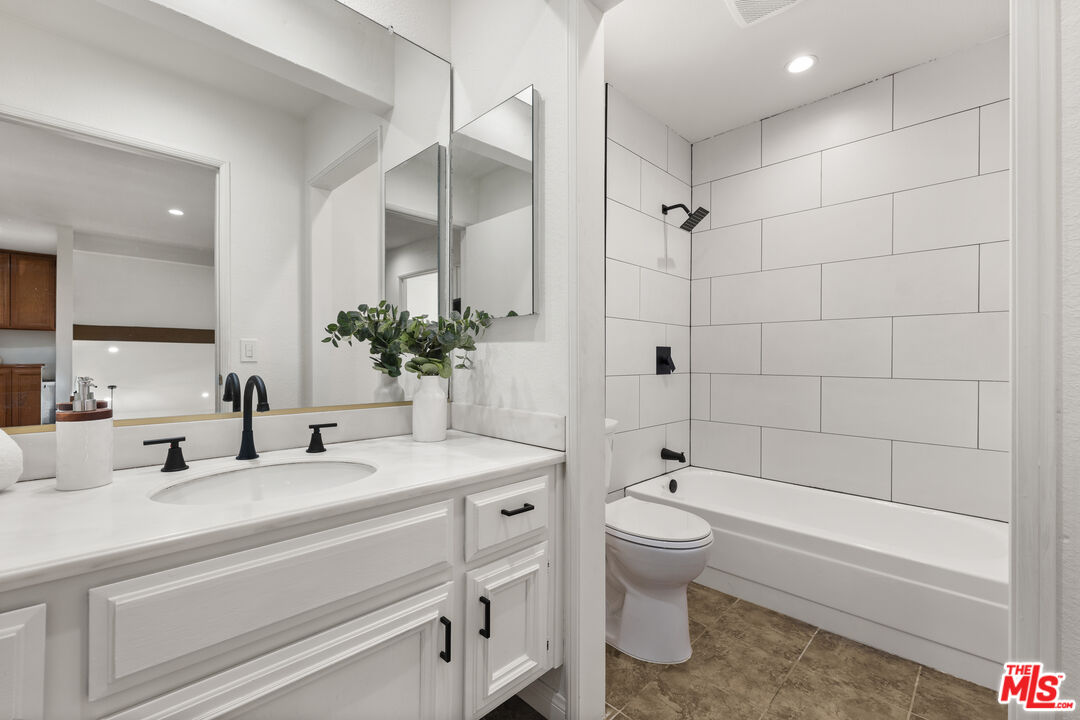 6514 S Copperwood Ave