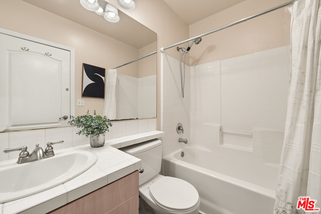 4057 W 147th St Unit: 105