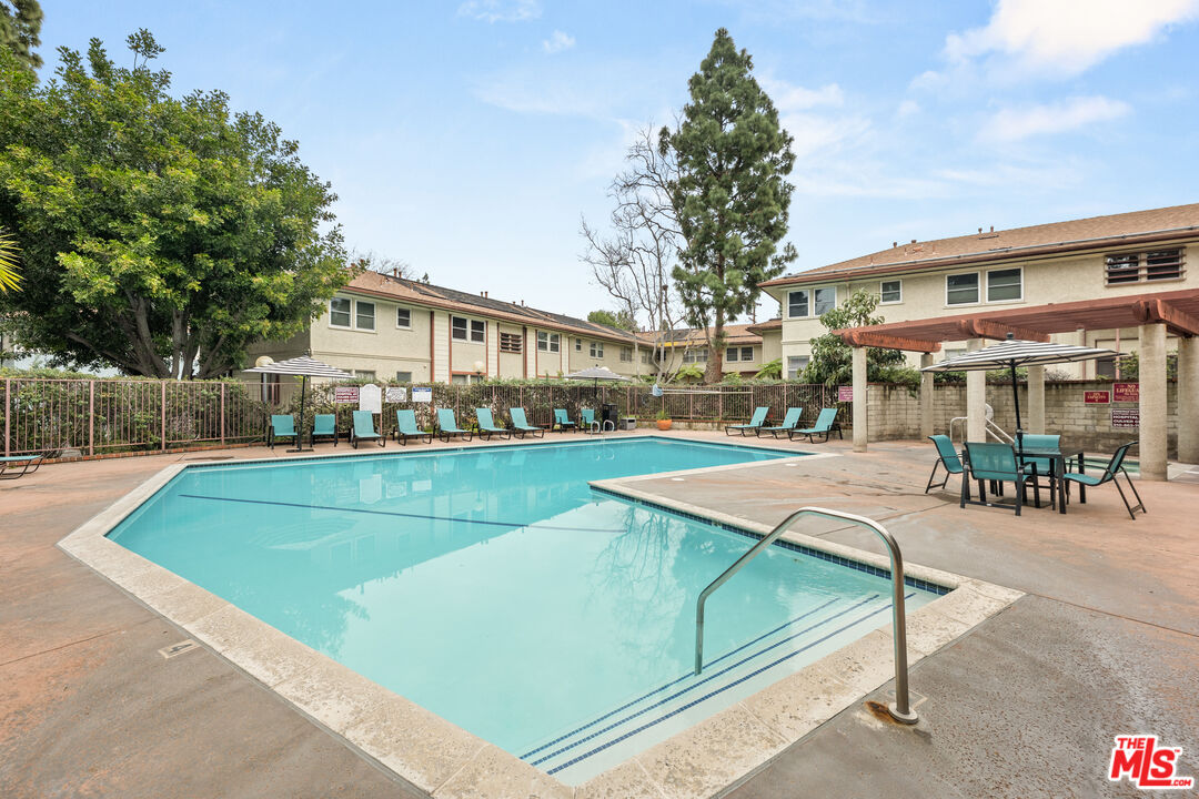 5827 Bowcroft St Unit: 2