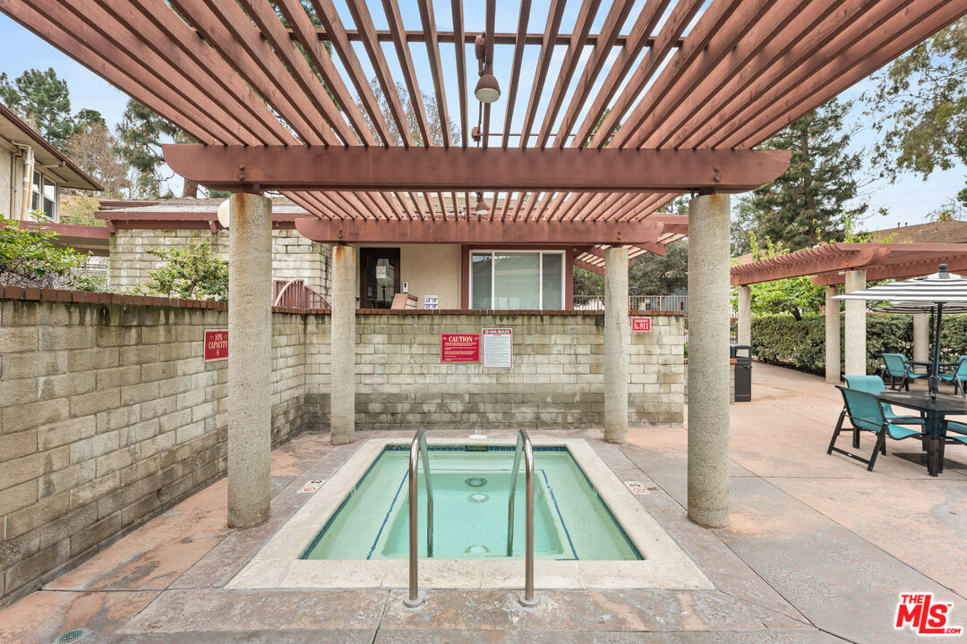 5827 Bowcroft St Unit: 2