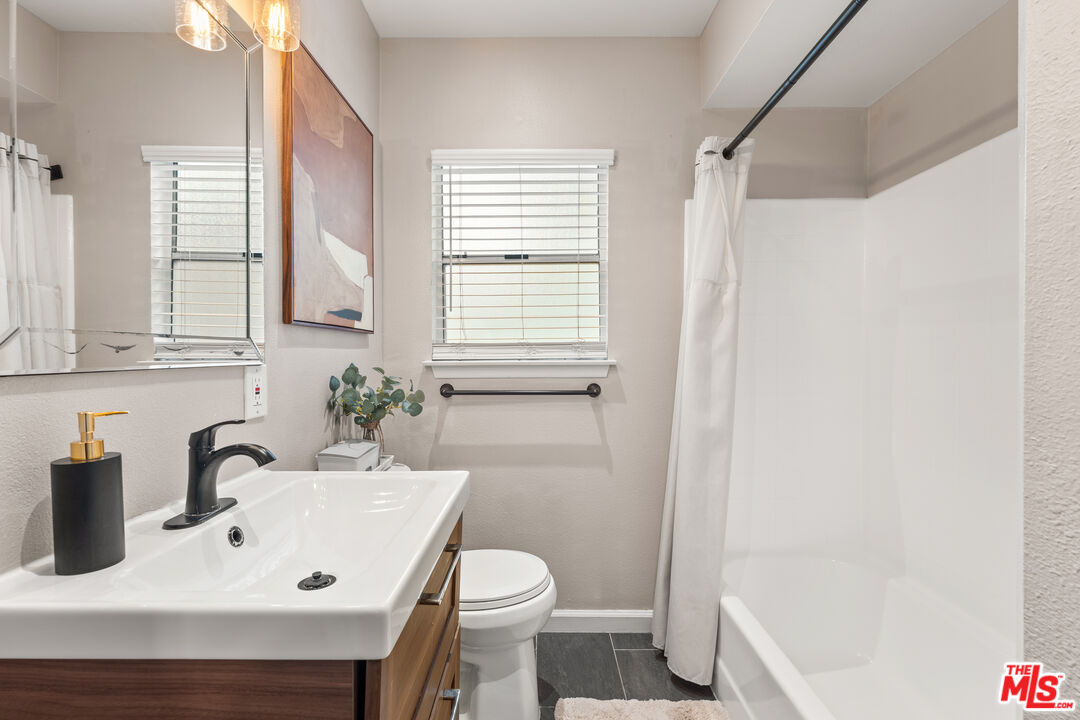 5827 Bowcroft St Unit: 2