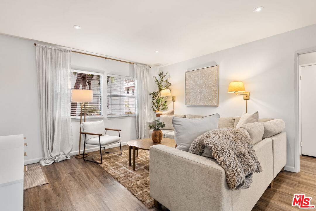 5827 Bowcroft St Unit: 2