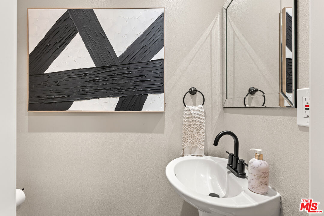 5827 Bowcroft St Unit: 2