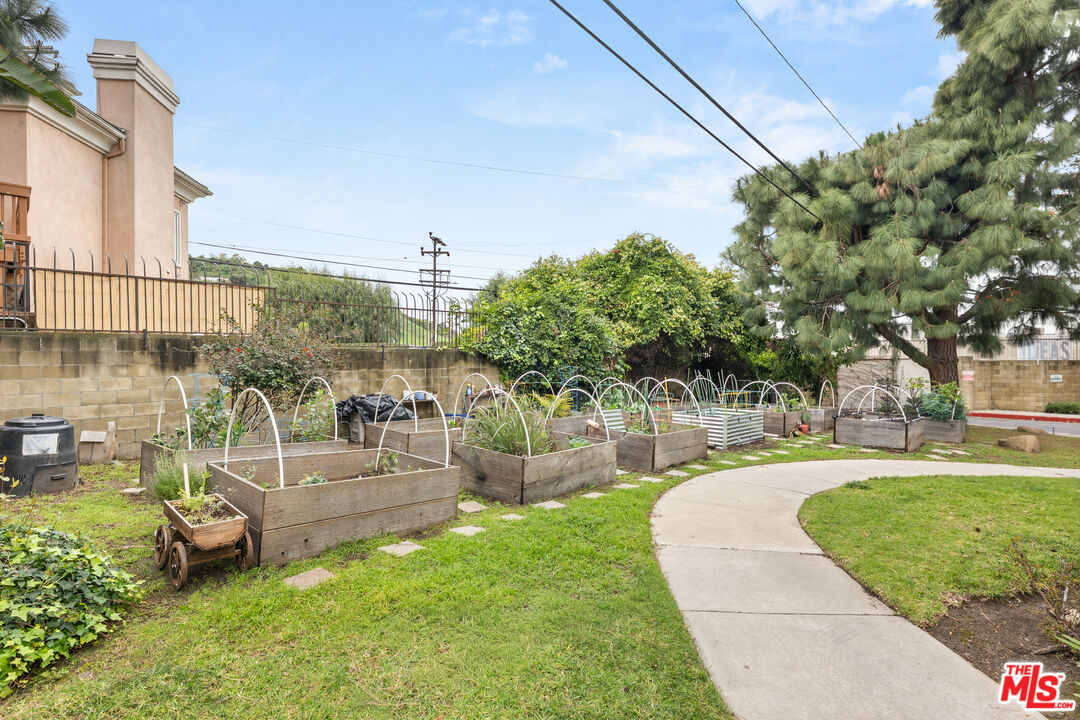 5827 Bowcroft St Unit: 2