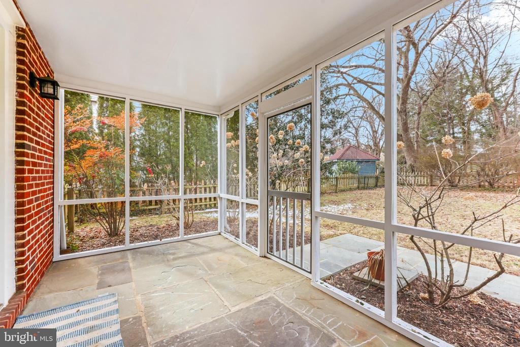 5512 WOODLAWN ROAD