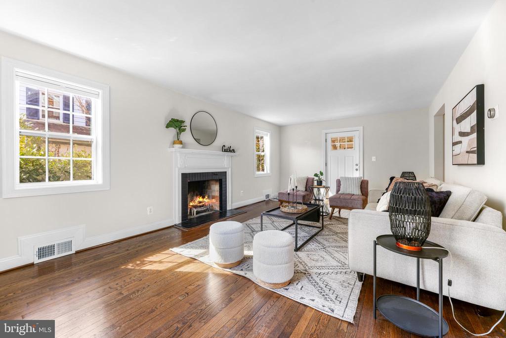 5512 WOODLAWN ROAD