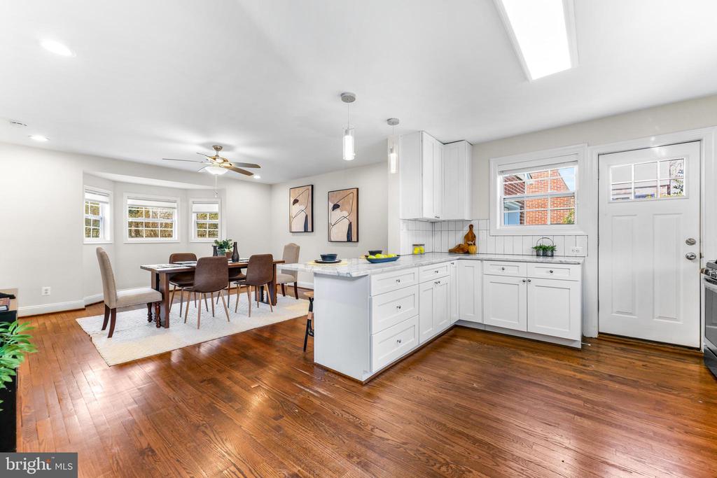 5512 WOODLAWN ROAD
