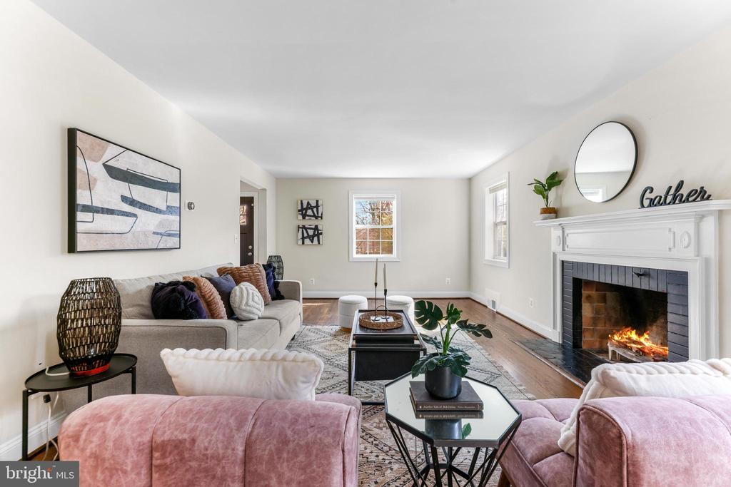 5512 WOODLAWN ROAD