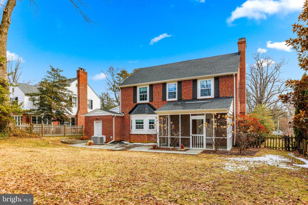 5512 WOODLAWN ROAD