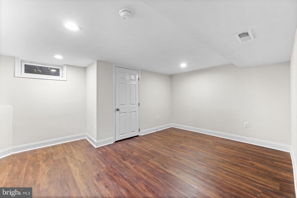 5512 WOODLAWN ROAD