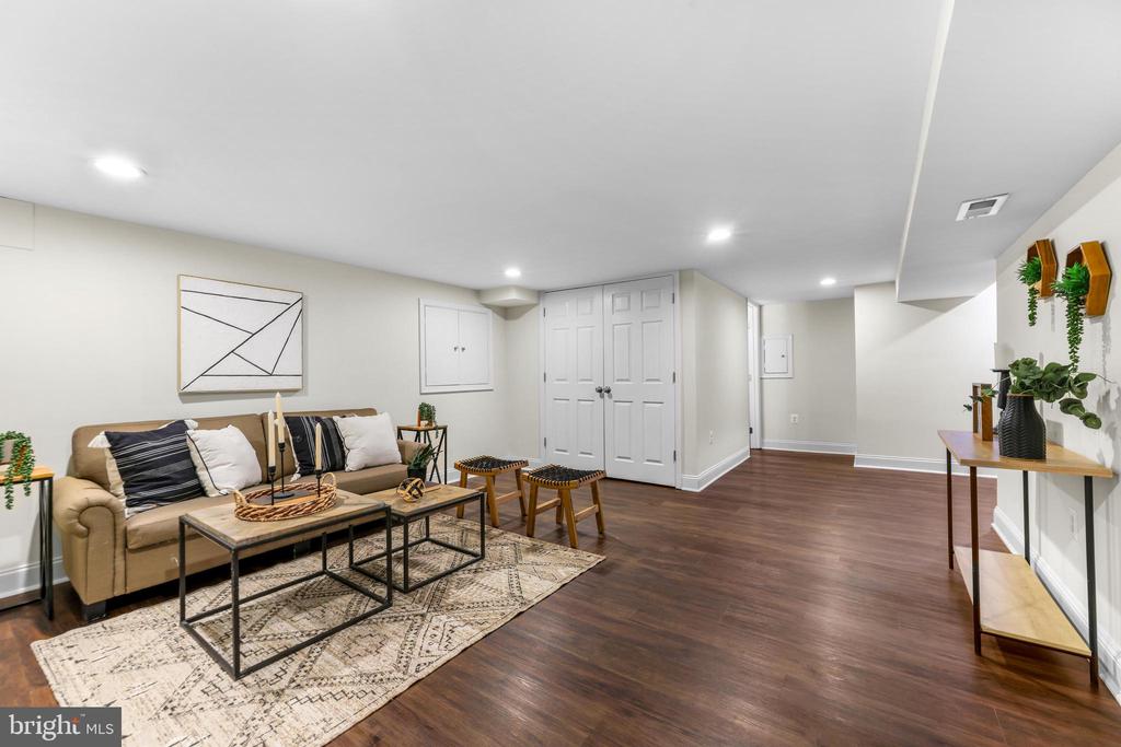 5512 WOODLAWN ROAD