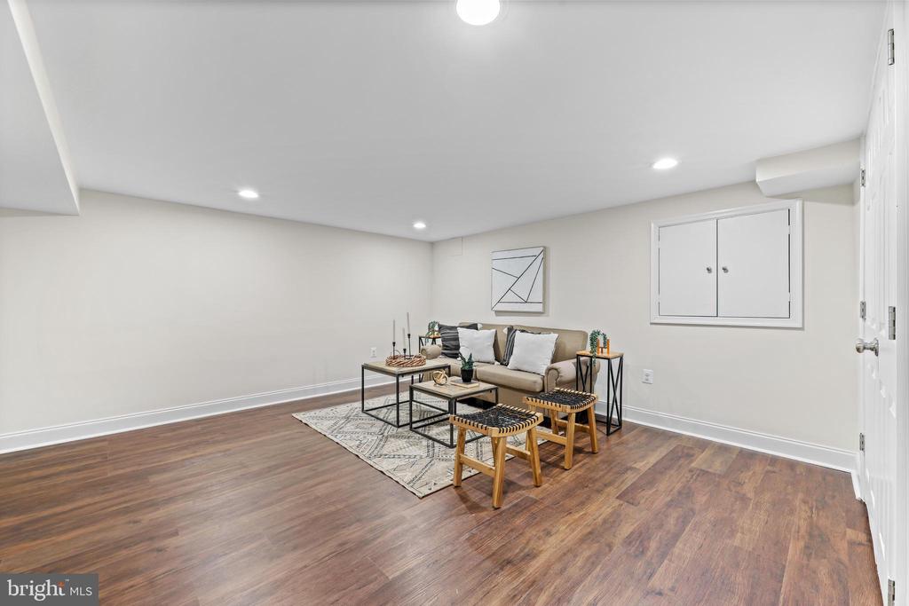 5512 WOODLAWN ROAD
