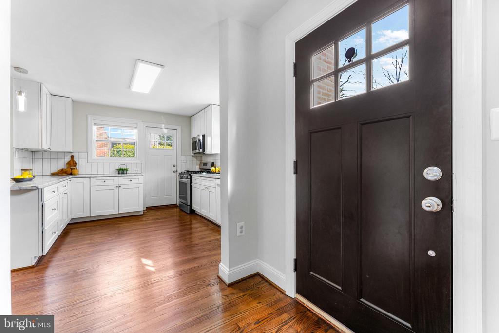 5512 WOODLAWN ROAD
