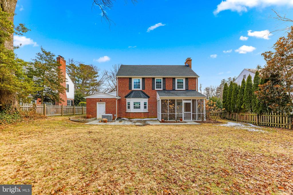 5512 WOODLAWN ROAD