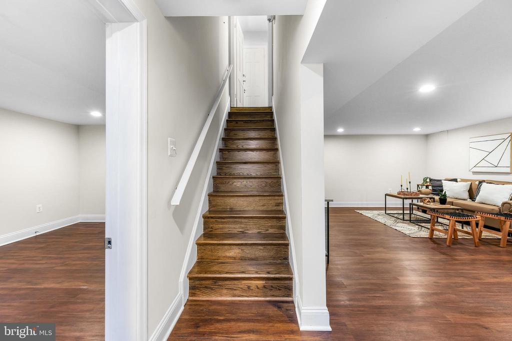 5512 WOODLAWN ROAD