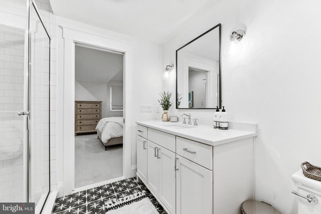12121 Cecilia Ct